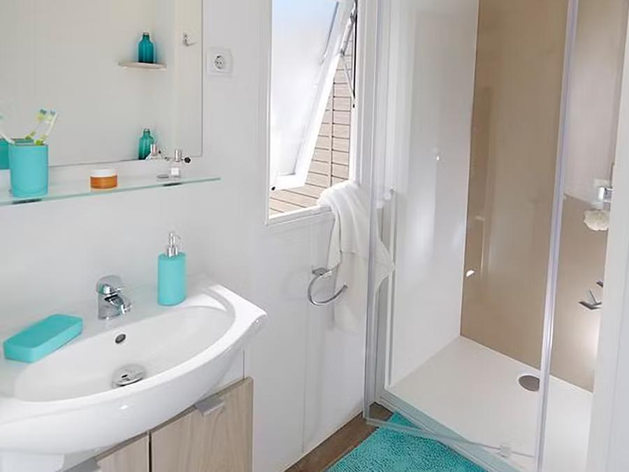 Mobilhome 4 personnes - 2 chambres, tv, clim, terrasse couverte 3