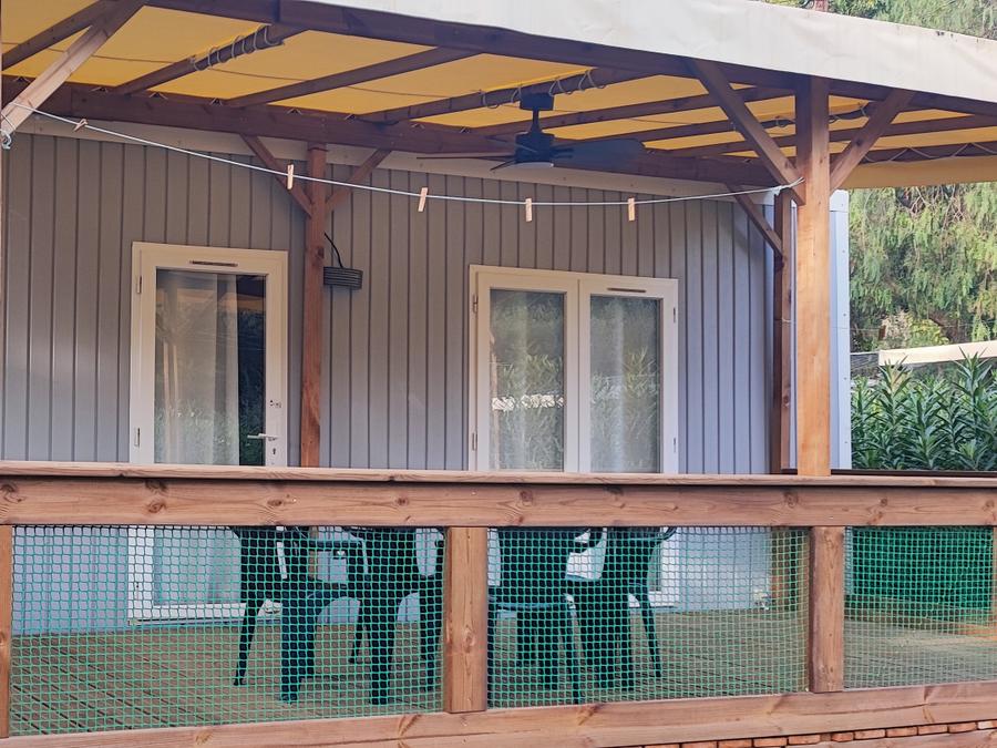 Mobilhome 4 personnes - 2 chambres, tv, clim, terrasse couverte 0
