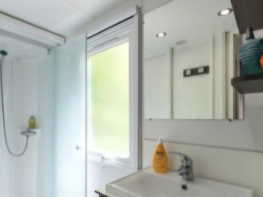 Mobilhome 4 personnes - 2 chambres, tv, clim, terrasse couverte 5