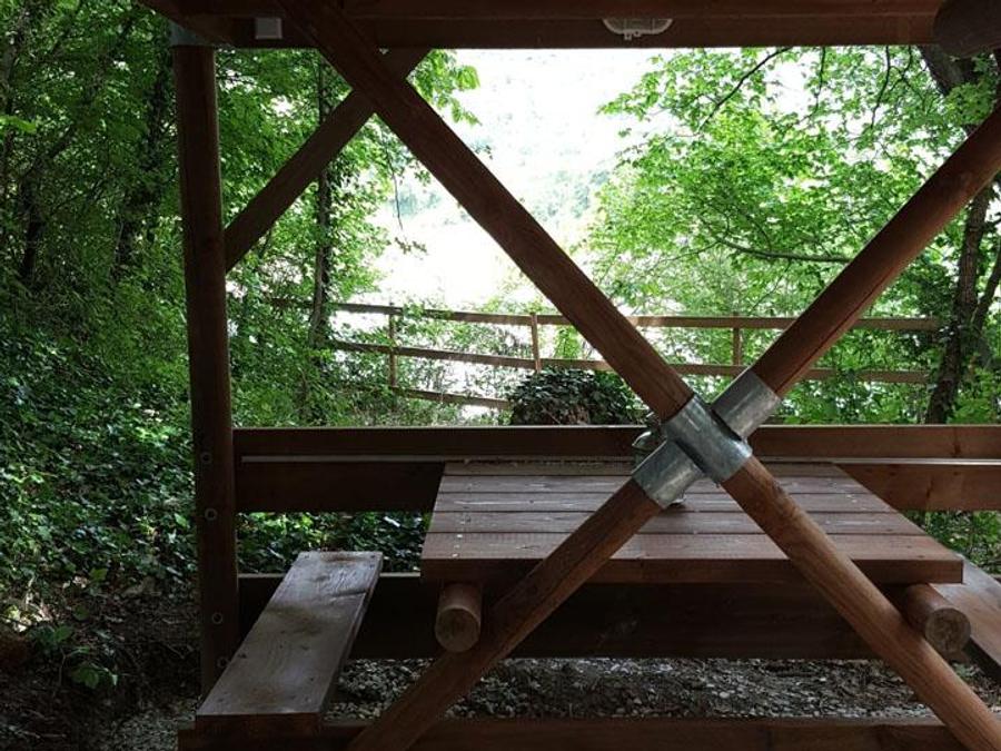 Hébergement 2 personnes - Cabane Bivouac sur pilotis sous les arbres 5