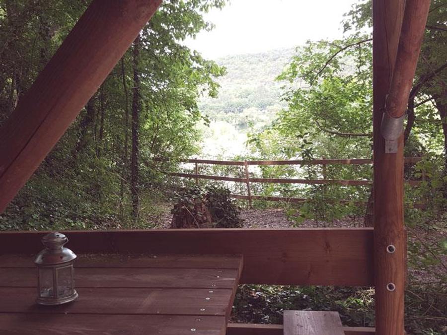 Hébergement 2 personnes - Cabane Bivouac sur pilotis sous les arbres 3