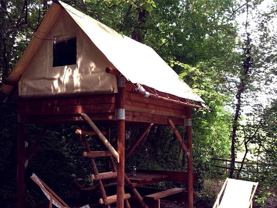 Hébergement 2 personnes - Cabane Bivouac sur pilotis sous les arbres 0