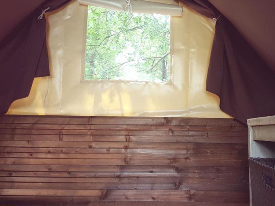 Hébergement 2 personnes - Cabane Bivouac sur pilotis sous les arbres 4