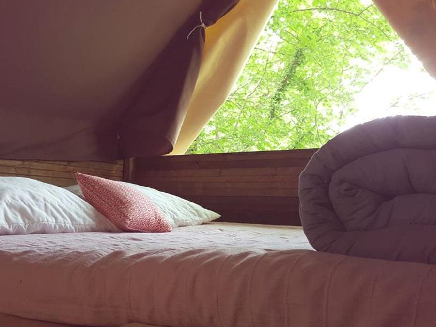 Hébergement 2 personnes - Cabane Bivouac sur pilotis sous les arbres 7