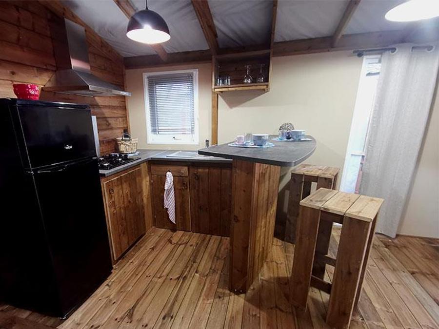 Tente en toile et en bois 5 personnes - Lodge Luxe nature surplombant la rivière avec vue panoramique - climatisé 7