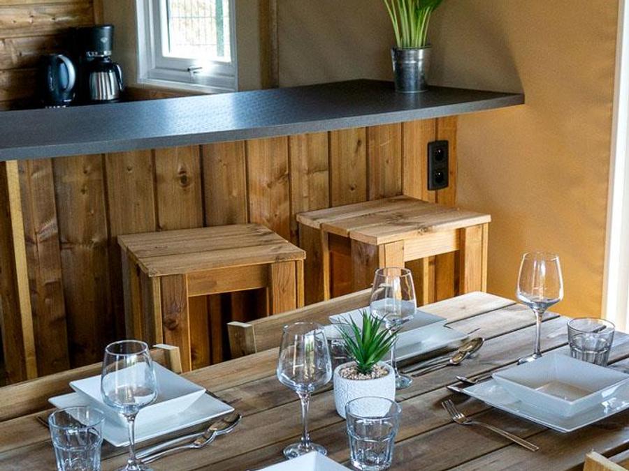 Tente en toile et en bois 5 personnes - Lodge Luxe nature surplombant la rivière avec vue panoramique - climatisé 6