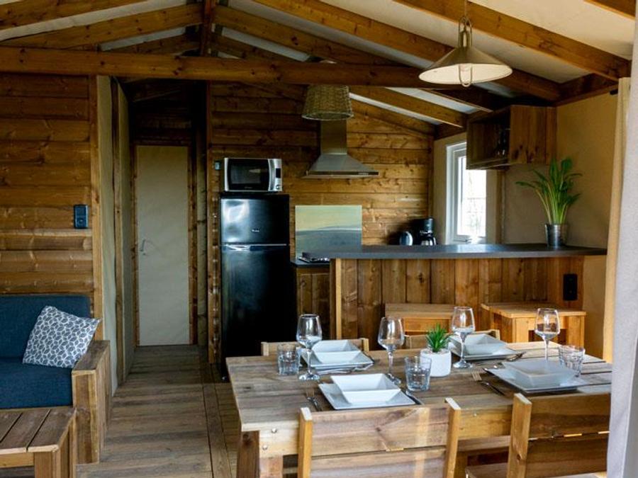 Tente en toile et en bois 5 personnes - Lodge Luxe nature surplombant la rivière avec vue panoramique - climatisé 5