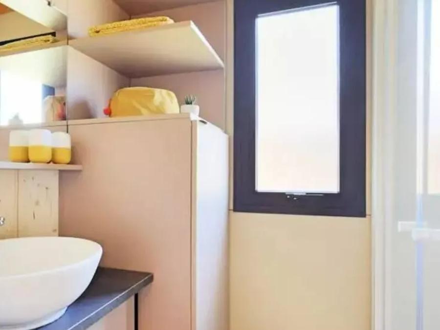 Mobilhome 5 personnes - Cottage Pantaïa 3 Pièces 5 Personnes Climatisé + TV + Jacuzzi 2