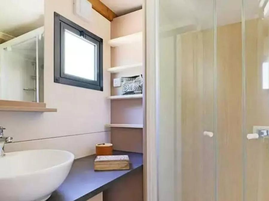 Mobilhome 5 personnes - Cottage Séouvo 3 Pièces 5 Personnes Climatisé + TV + Jacuzzi 3