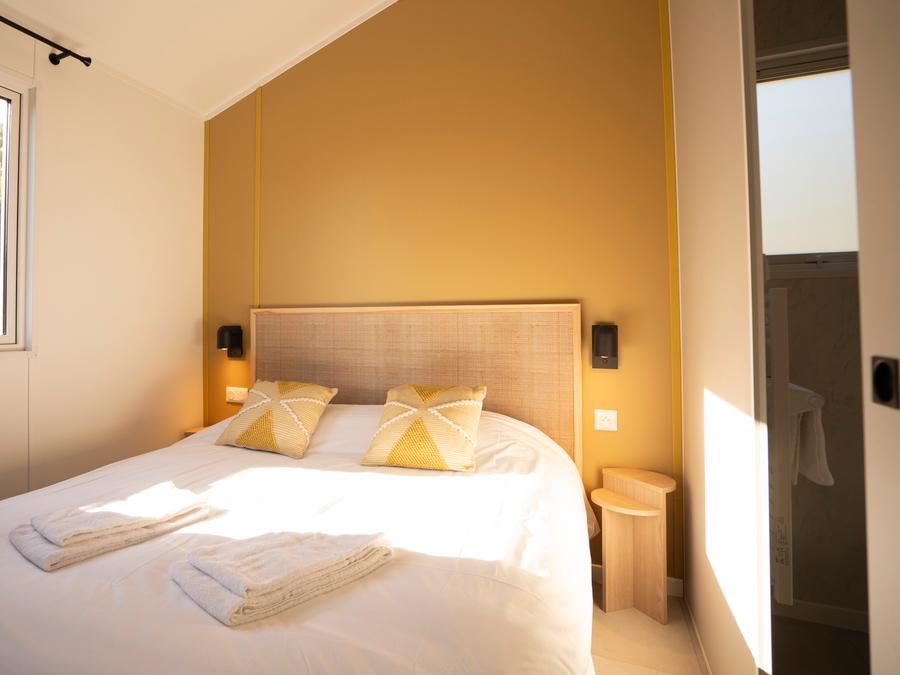 Lodge 4 personnes - Lodge Ethnique (sans spa) 1 chambre + canapé convertible séjour 13