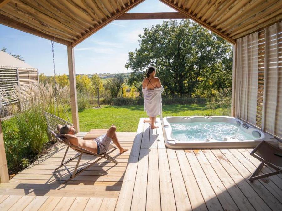 Damona Lodges, 3*