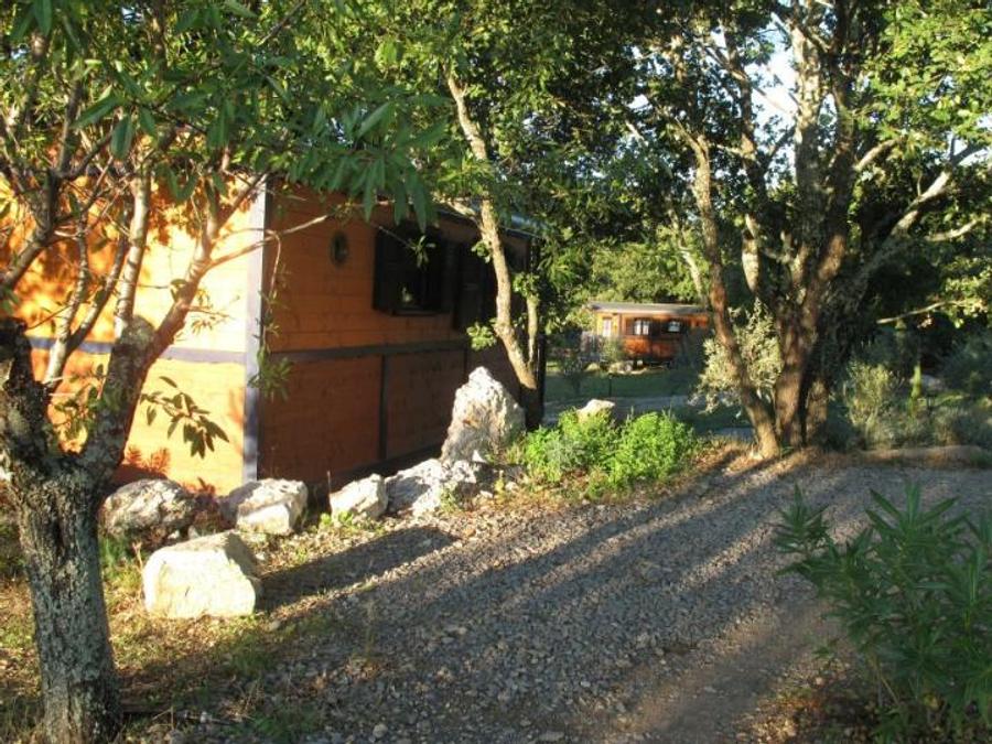 Lodge 2 personnes - Roulotte ( Séjour Deluxe ) climatisée / avec petit déjeuner / 2 pers inclus / Spa privatif en option 10