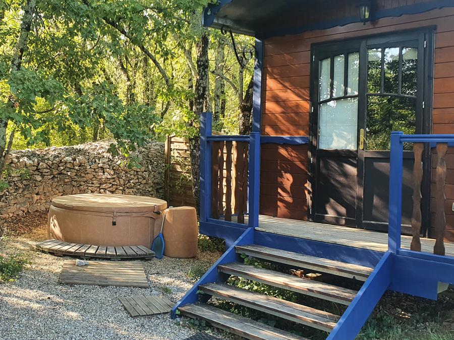 Lodge 3 personnes - Roulotte ( Séjour Premium ) climatisée/ tout inclus version luxe avec Spa privatif / 2 pers inclus 2