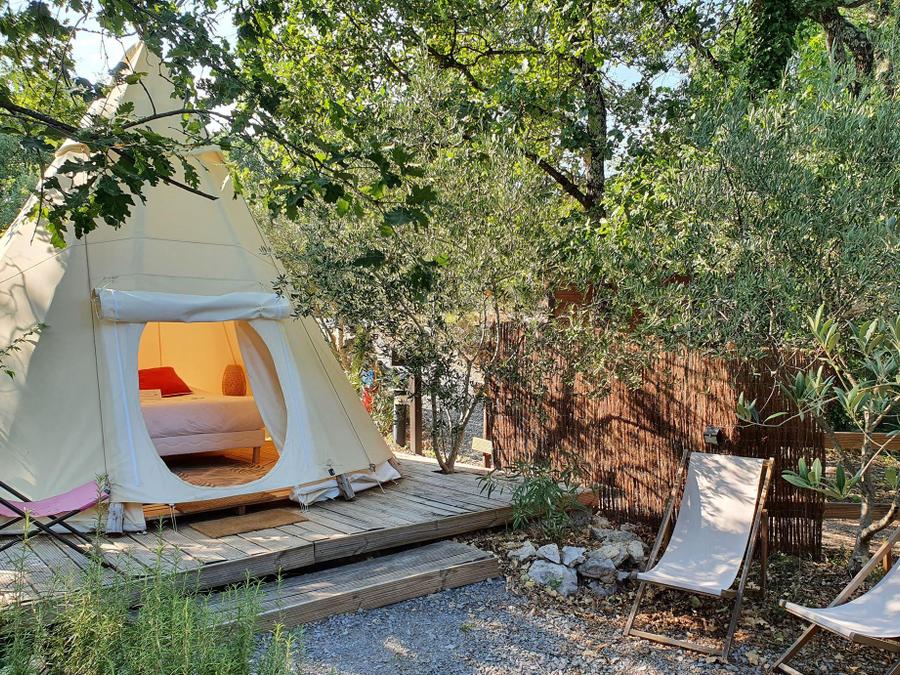 Tente 2 personnes - TIPI LODGE 6 m² pour 2 pers avec petit déjeuner et Jacuzzi privatif en accès illimité 0