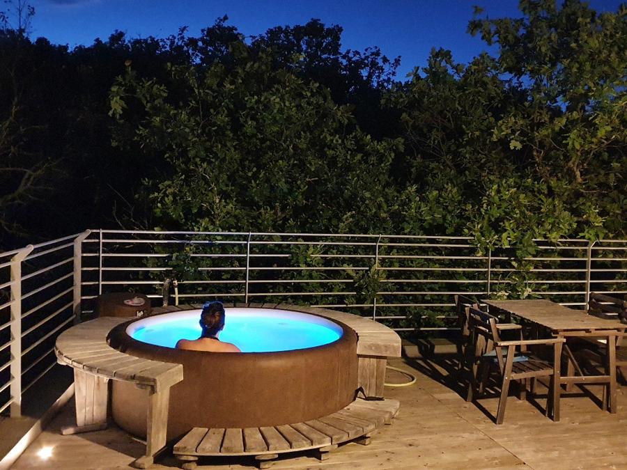 Lodge 2 personnes - Cabane Lodge avec petit déjeuner et Spa Privatif en terrasse 1
