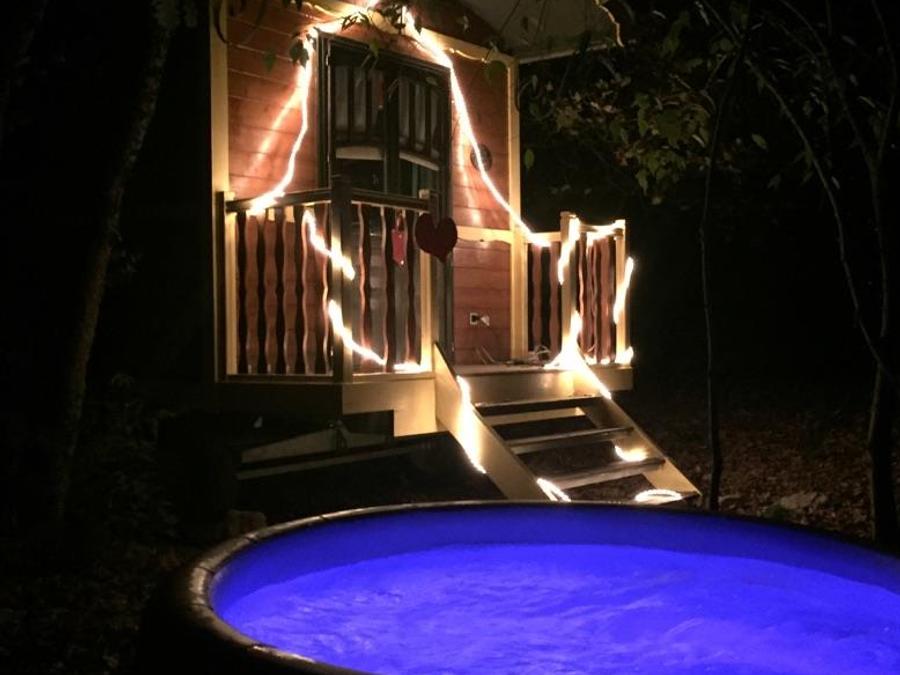 Lodge 2 personnes - Roulotte (Séjour Nuit d'Amour ) climatisée / Spa privatif et ambiance Romantique / 2 pers inclus 5