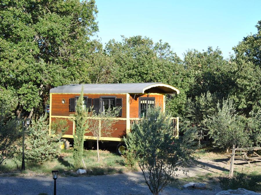 Lodge 2 personnes - Roulotte (Séjour Nuit d'Amour ) climatisée / Spa privatif et ambiance Romantique / 2 pers inclus 10