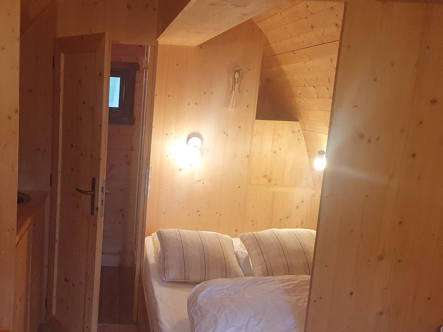 Hébergement 2 personnes - Cabane Forestière climatisée ( avec petit déjeuner et Spa privatif accès illimité ) / 2 pers inclus 1
