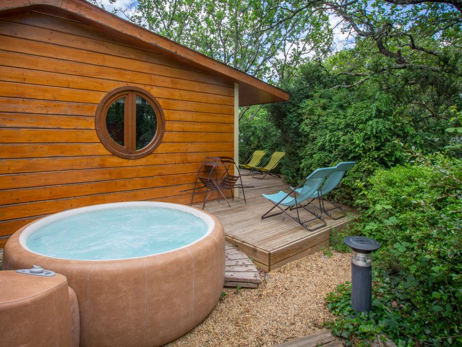 Chalet 5 personnes - Cabane de Sam climatisée ( petite maison de famille, spa privatif sur la terrasse ) / 5 pers inclus 0