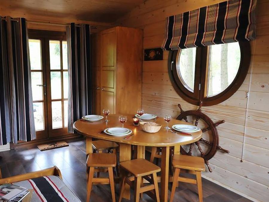 Chalet 5 personnes - Cabane de Sam climatisée ( petite maison de famille, spa privatif sur la terrasse ) / 5 pers inclus 4