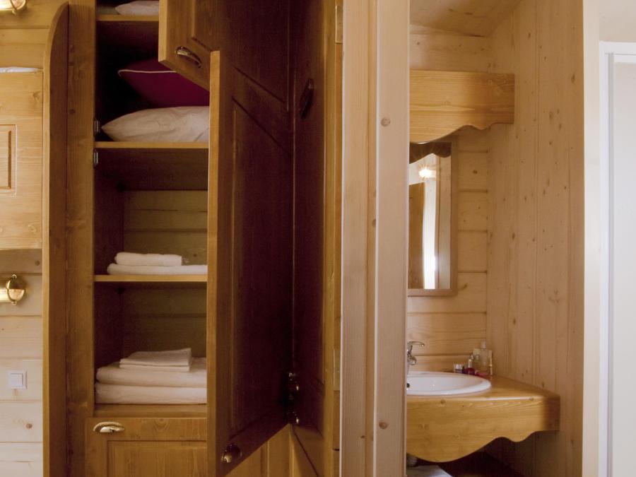 Chalet 5 personnes - Cabane de Sam climatisée ( petite maison de famille, spa privatif sur la terrasse ) / 5 pers inclus 12
