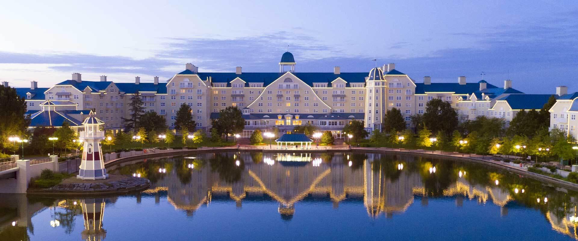 Disney Newport Bay Club® : Reveillez-vous dans une ambiance maritime !