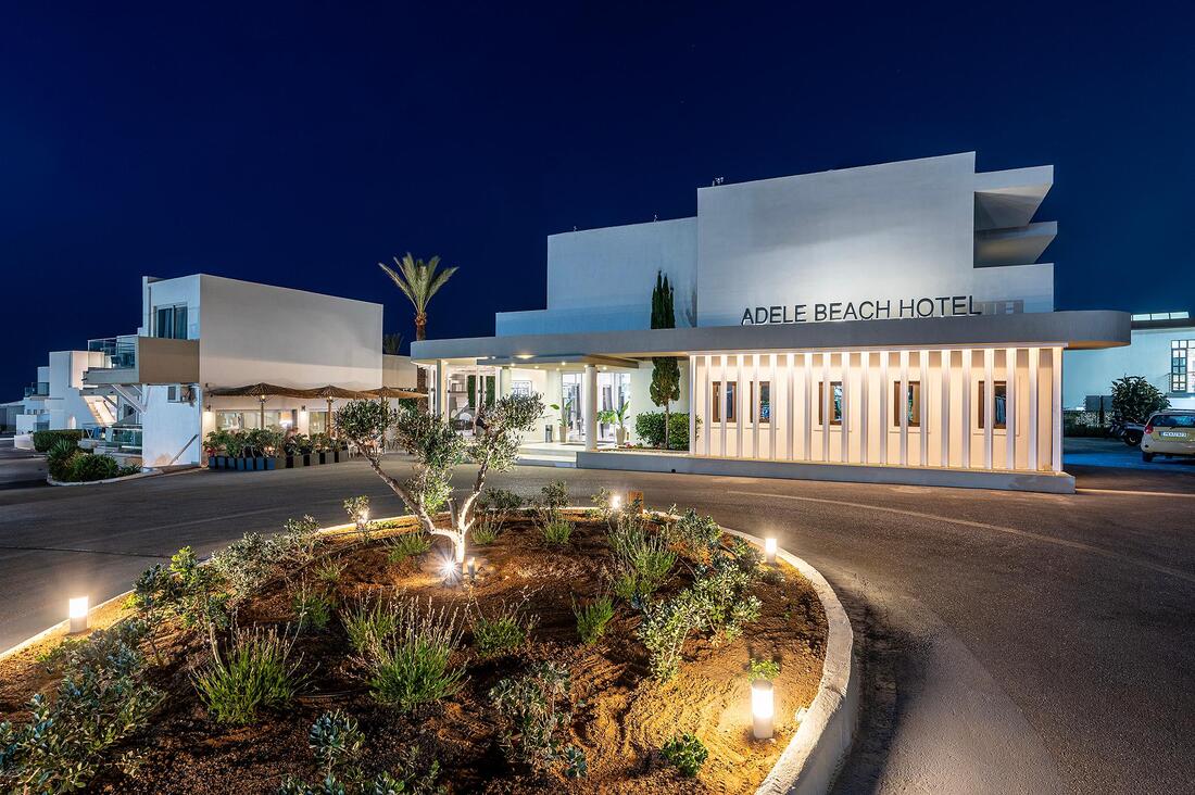 Hôtel Adele Beach 4*