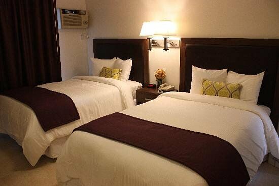 Collins Hôtel 3*