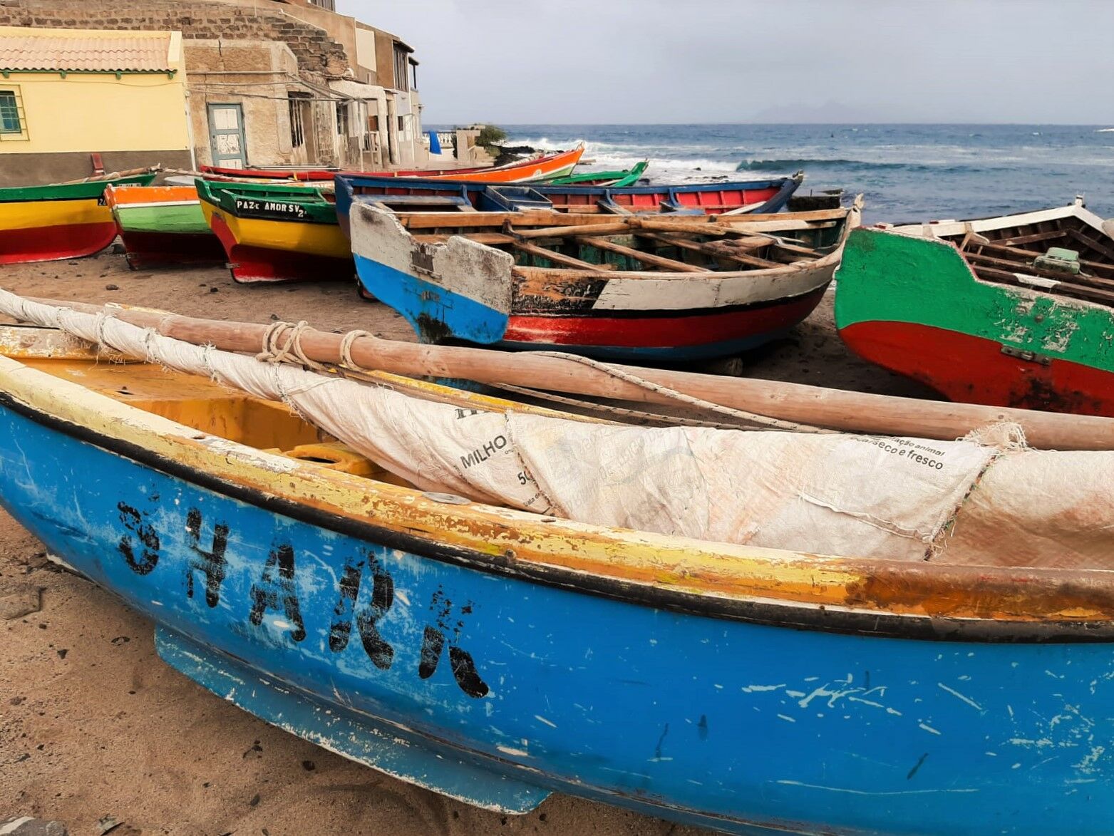 MINDELO : BAIA DAS GATAS, PRAIA GRANDE ET CALHAU 0