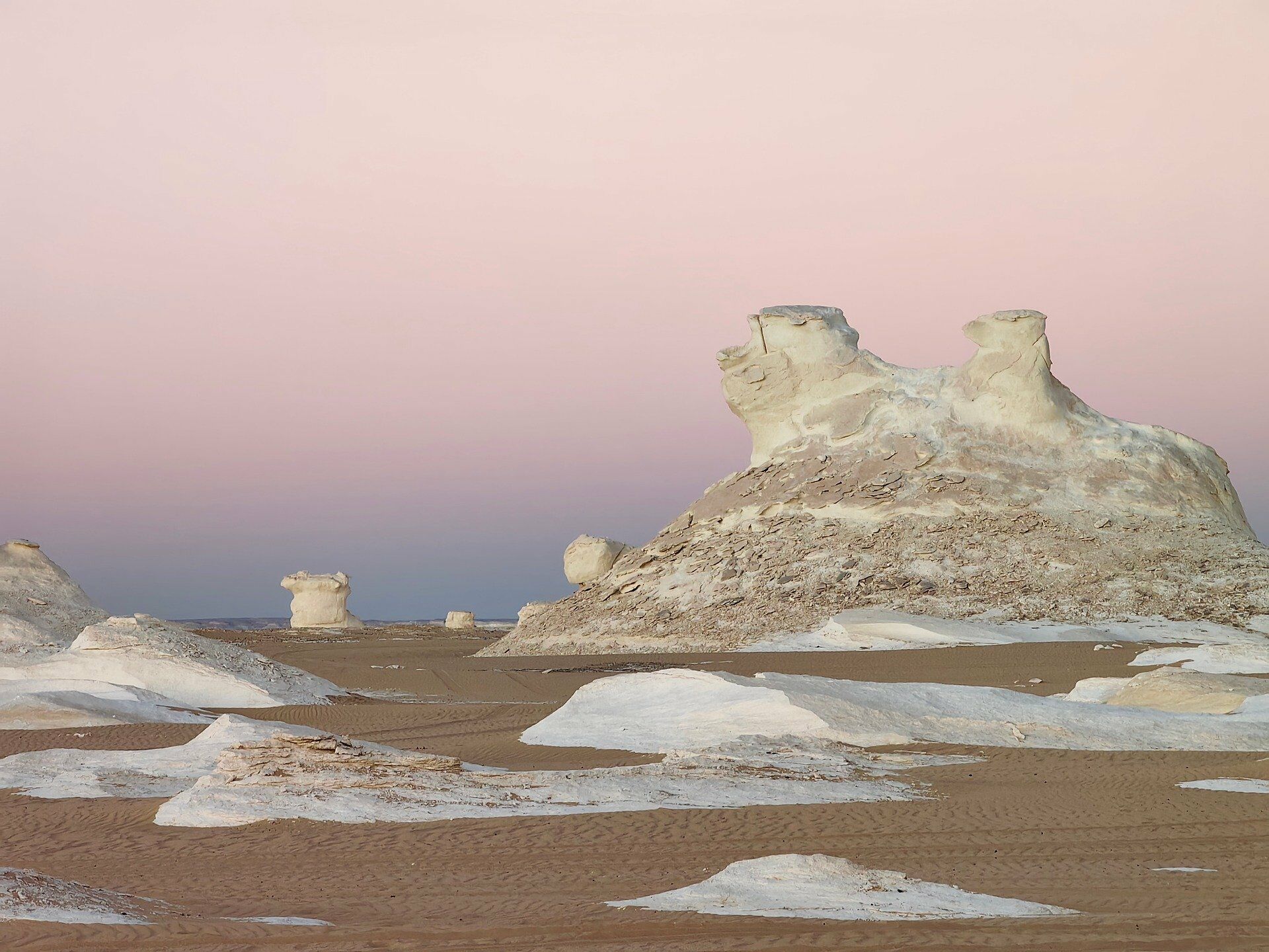 DÉSERT BLANC - AGABAT - VALLÉE D'EL WADI EL SAGHIR 0