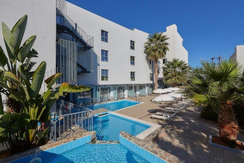 Pollis Hôtel 4*