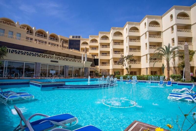 AMC Royal Hôtel & Spa 4*