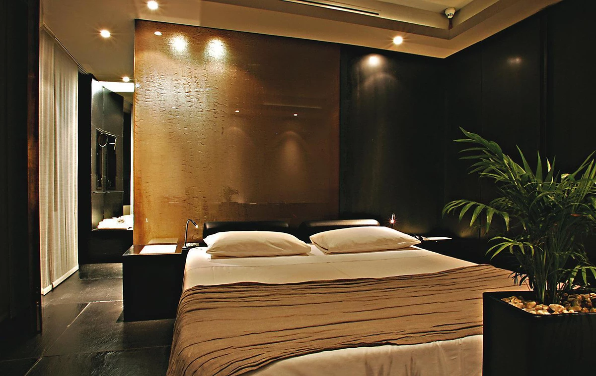 Straf Hôtel & Bar 4*