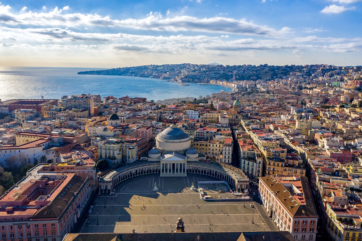 NAPLES (70 km)