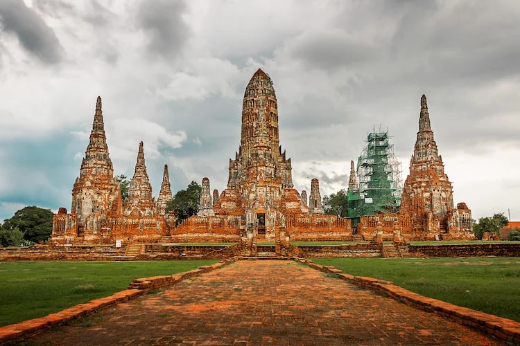 Jour 4: BANGKOK > AYUTTHAYA > LOPBURI > PHITSANULOK (ENV. 350 KM) 0