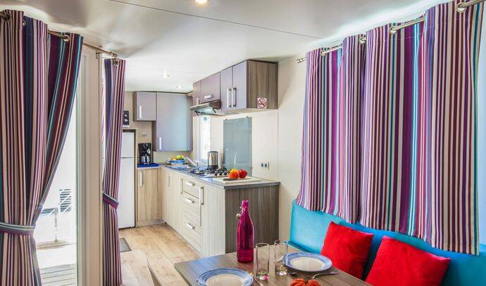 Mobil-home | Classic | 3 Ch. | 6 pers. | Terrasse surélevée | TV 2