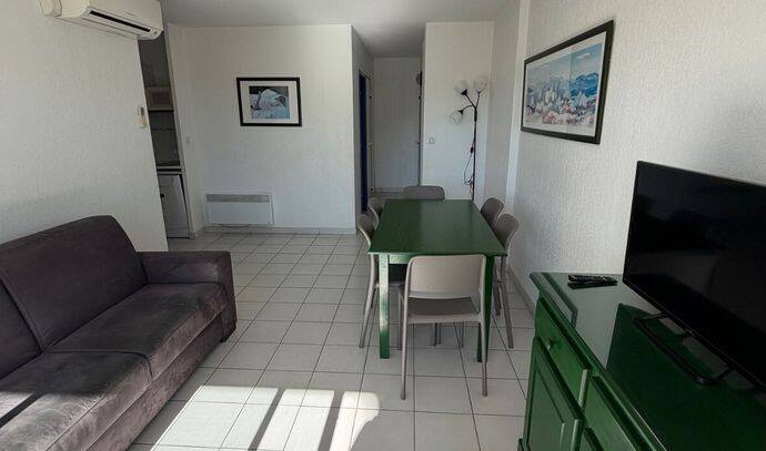 Appartement | Autre hébergement | 3 Ch. | 6/8 pers. | A/C | TV 2