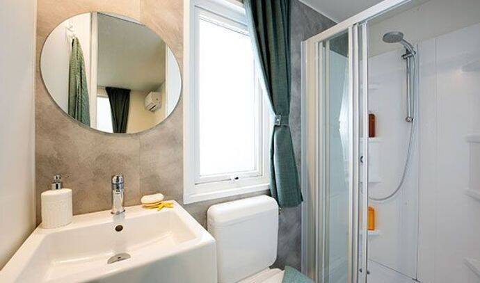 Mobil-home | Premium Exclusive | 2 Ch. | 4 pers. | Terrasse surélevée avec Jacuzzi | A/C | TV 7