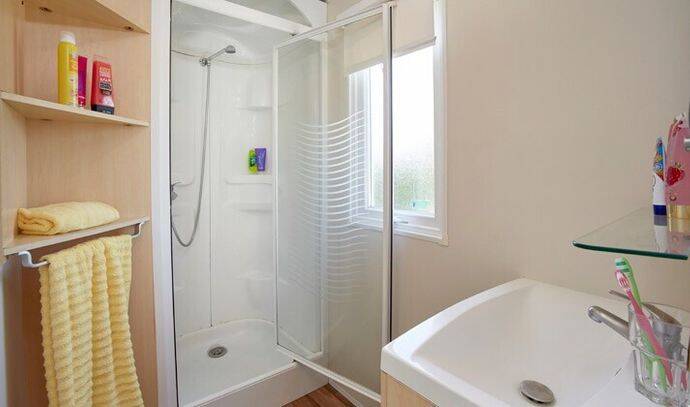 Mobil-home | Classic | 3 Ch. | 5 pers. | Terrasse surélevée | A/C 18