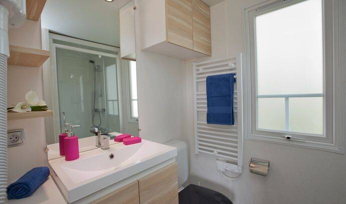 Mobil-home | Comfort | 2 Ch. | 4 pers. | Terrasse surélevée | TV 4