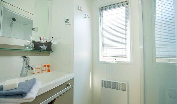 Mobil-home | Premium | 3 Ch. | 5 pers. | Terrasse surélevée | A/C 6