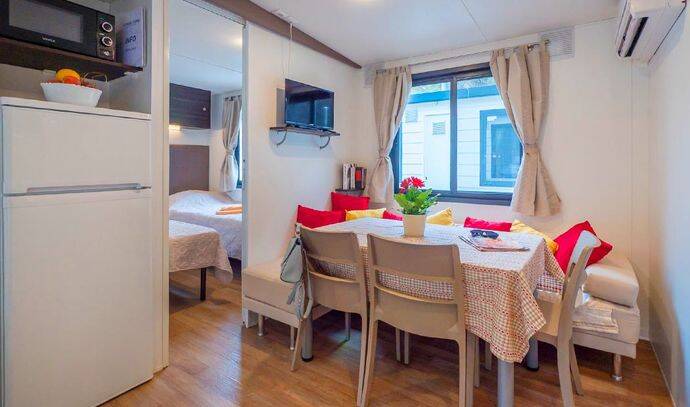 Mobil-home | Premium | 3 Ch. | 6 pers. | Terrasse surélevée | A/C | TV 2