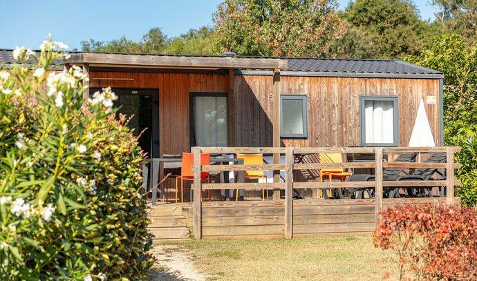 Mobil-home | Premium | 3 Ch. | 6 pers. | Terrasse surélevée | A/C | TV 1