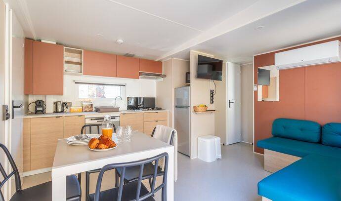 Mobil-home | Premium | 3 Ch. | 6 pers. | Terrasse surélevée | A/C | TV 2