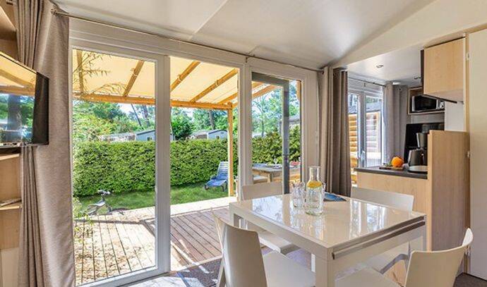 Mobil-home | Premium | 3 Ch. | 6 pers. | Terrasse surélevée avec douche tropicale | A/C | TV 4