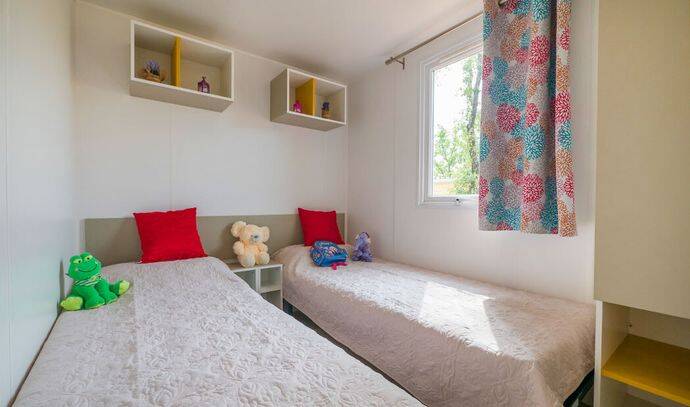 Mobil-home | Premium | 3 Ch. | 6/8 pers. | Terrasse surélevée | A/C | TV 3