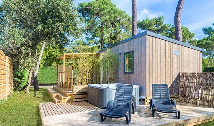 Mobil-home | Ultimate | 2 Ch. | 4 pers. | Terrasse surélevée avec Jacuzzi | A/C | TV 0