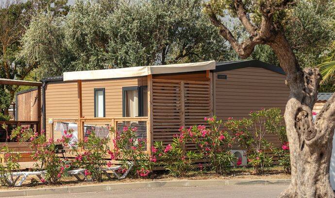 Mobil-home | Ultimate Plus | 2 Ch. | 4 pers. | Terrasse surélevée avec Jacuzzi | A/C 1