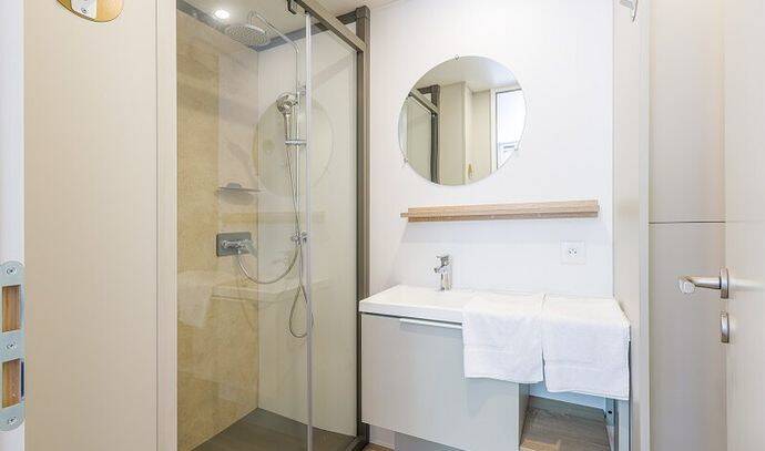 Mobil-home | Ultimate Plus | 2 Ch. | 4 pers. | Terrasse surélevée avec Jacuzzi | A/C 6