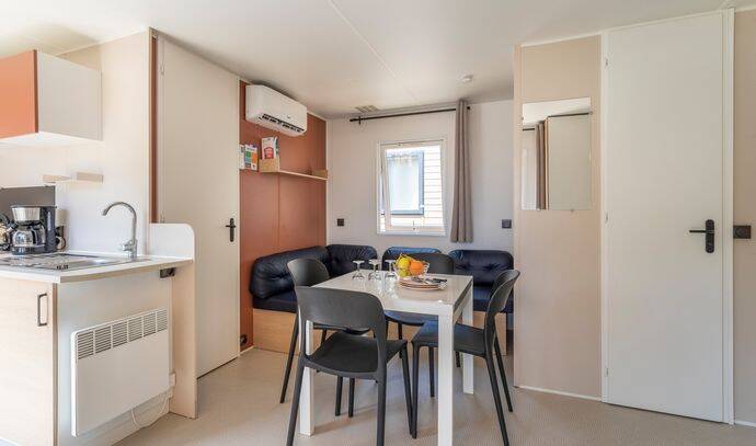 Mobil-home | Ultimate Plus | 2 Ch. | 4 pers. | Terrasse surélevée avec Jacuzzi | A/C 2